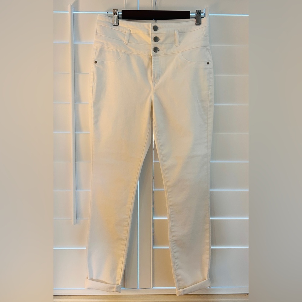 Size 8 • Refuge High-Rise White Skinny Jeans – Triple Button Detail - Picture 3 of 7